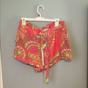 P69.  Alice & Trixie Peach Alec Shor